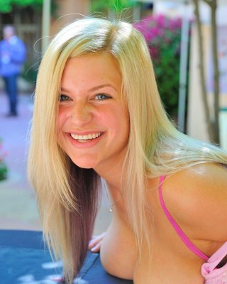Bilder von Teenie-Star danielle ftv zeigt ihre sexy Titten
 #53973816