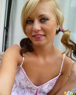 Super sexy blonde codie sweets nimmt selfshot Bilder von ihrer perfekten engen kleinen Pussy
 #58922909
