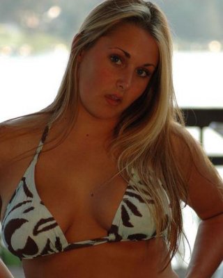 Bilder von courtney virgin schlüpft aus ihrem Bikini
 #53872878