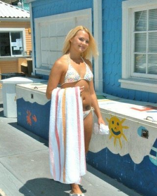 Bilder von 3 heißen Teenie-Mädchen, die den Geschmack von Muschis genießen
 #60927932