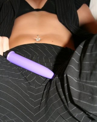 Bilder von teen model tara ryan stopft ihre Muschi mit einem Vibrator
 #60055592