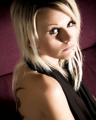 Bilder von blonde teen janneke necken auf der couch
 #60758486