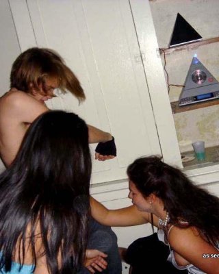 Bilder von betrunkenen lesbischen Mädchen, die wild werden
 #60653885