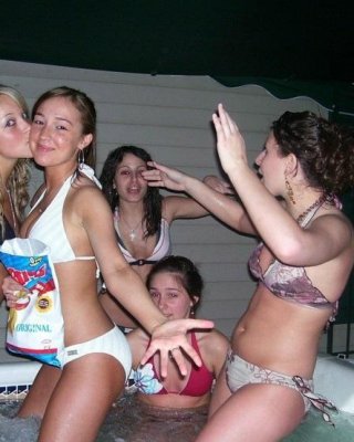 Bilder von verrückten heißen Teens, die vor der Kamera unanständig werden
 #60852229