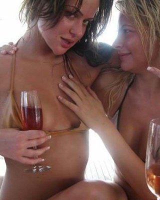 Pictures Of Hot Drunk Girlfriends Going Lesbian