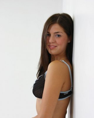 Bilder von shayla model flaunting in a bikini top
 #59964242