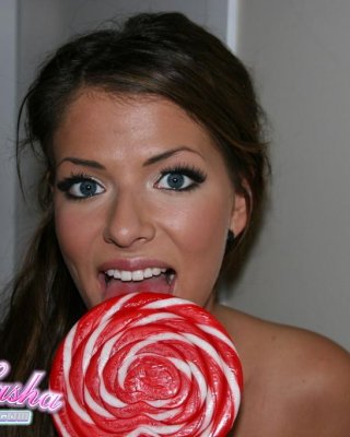 Bilder von teen cutie just sasha putting something hard in her mouth
 #55832396