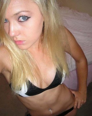 Pictures Of A Gorgeous Blonde Teen Taking Pics Of Herself