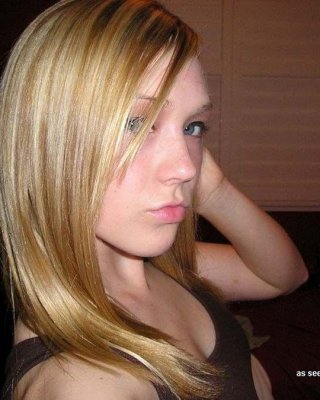 Pictures Of A Gorgeous Blonde Teen Taking Pics Of Herself