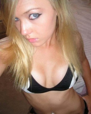 Pictures Of A Gorgeous Blonde Teen Taking Pics Of Herself