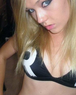 Pictures Of A Gorgeous Blonde Teen Taking Pics Of Herself