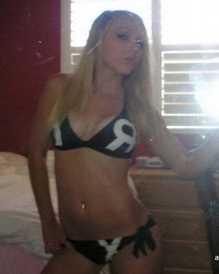 Pictures Of A Gorgeous Blonde Teen Taking Pics Of Herself