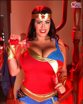 Leanne Crow Dresses Up As A Busty Wonder Woman