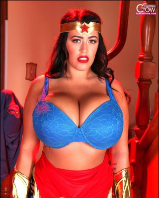 Leanne Crow Dresses Up As A Busty Wonder Woman