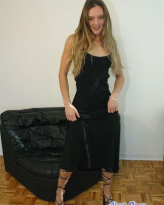 Bilder von jugendlich süß dominique necken mit einigen upskirt shots
 #60028828