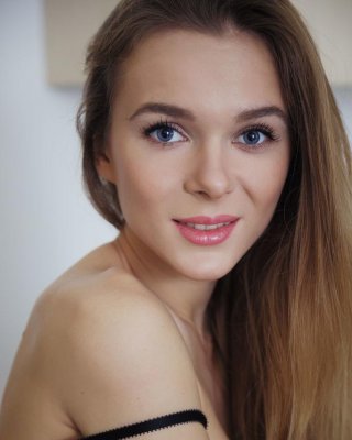 Hot teen katie a wird nackt und spreizt ihre Beine in "sillome"
 #58089834