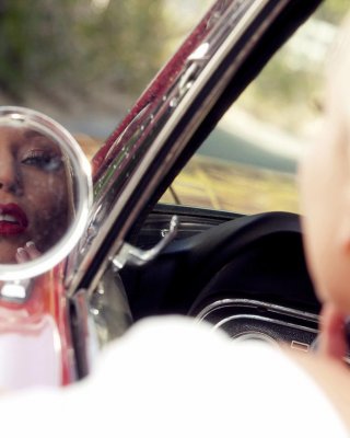 Atemberaubende Blondine brea benett zieht über ihr Auto, um ihre enge Muschi zu fingern
 #53486108