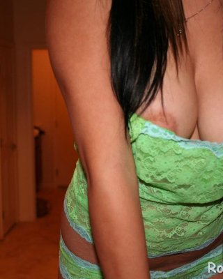 Bilder von Teenie-Pornomädchen Robin Ricci, die sich vorbeugt, um Ihnen ihren perfekten Arsch zu zeigen
 #59875604