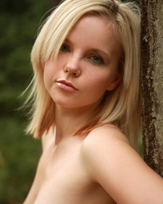 Blonde hottie lucia streift nackt draußen in "incendiary blonde"
 #60912298