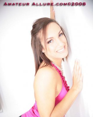 Teen Hottie posiert, saugt Schwanz und isst Sperma
 #55957425
