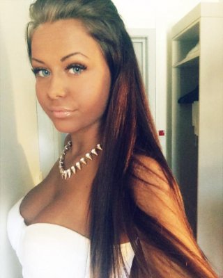 Busty amateur babe shows off her hot curves on camera #60635598