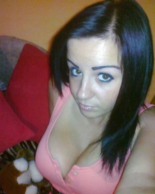 Vollbusige Amateur-Hottie zeigt ihre feinen Kurven beim Posieren
 #60656432