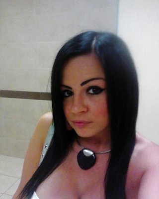 Vollbusige Amateur-Hottie zeigt ihre feinen Kurven beim Posieren
 #60656448