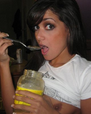 Pictures Of Teen Hottie Ivy Black Eating Apple Sauce