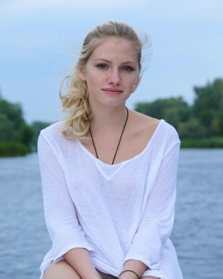 Wunderschöne blonde Studentin Monique lädt Sie auf eine magische Bootsfahrt ein
 #59621505