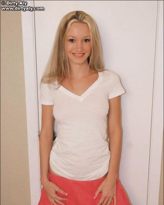 Bilder von dirty aly strippt nackt für dich
 #54072210