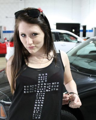 Hot girl freckles 18 busts out die Handschellen und lädt Sie ein, auf ein Auto zu spielen
 #54413575
