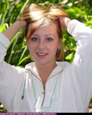 Bilder von teen cutie lindsey marshal zeigt ihre Muschi im Wald
 #58971403