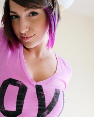 Alt princess layla lux neckt in ihrem sexy rosa BH und Höschen
 #58859869