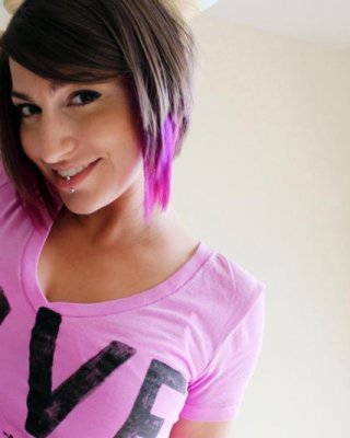 Alt princess layla lux neckt in ihrem sexy rosa BH und Höschen
 #58859886