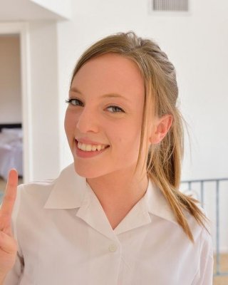Petite teen audrey zeigt, wie flexibel sie ist, während sie ihren Arsch fingert #53363684