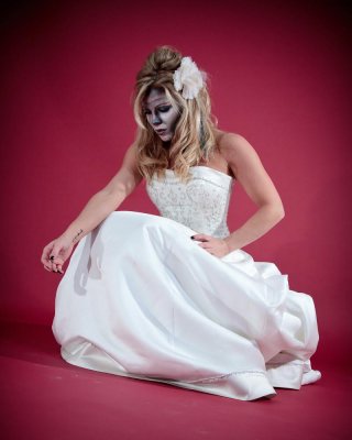 セクシーな死体の花嫁としてドレスアップミートマデンの写真
 #59453079