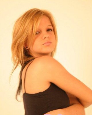 Bilder von teen babe britney virgin geben Sie eine langsame strip tease
 #53532790