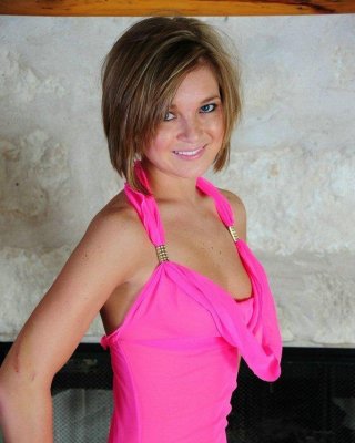Rachel zieht ihr rosa Outfit aus und zeigt uns ihren straffen Körper
 #59849467