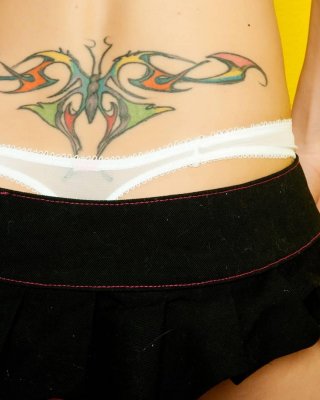 Bilder von lacey zeigt ihren sexy Arsch in Höschen
 #58800160