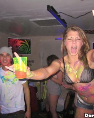 Geile College-Mädchen werden auf einer Party wild
 #60335810