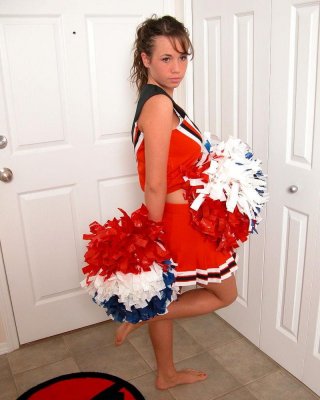 Bilder von einer heißen Cheerleaderin beim Necken
 #60012547