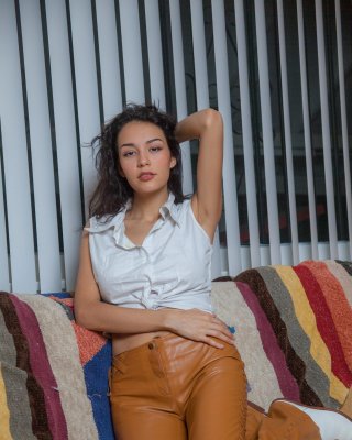 Brünette teen jessem wird nackt in ihrem Intro-Set
 #60274260