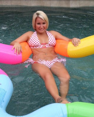 Bilder von jayda brook geht nackt schwimmen
 #55169349