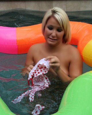 Bilder von jayda brook geht nackt schwimmen
 #55169660