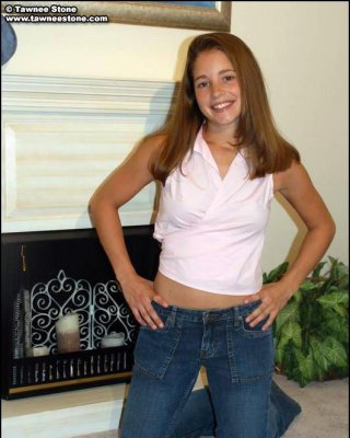 Bilder von Tawnee Stone, die einen nackten Striptease hinlegt
 #60060444