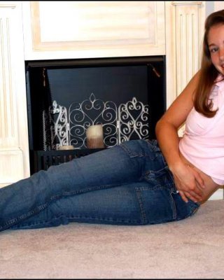 Bilder von Tawnee Stone, die einen nackten Striptease hinlegt
 #60060454