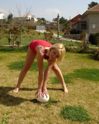 彼女のセクシーなボディを示す素敵なリジーの写真
 #59105793