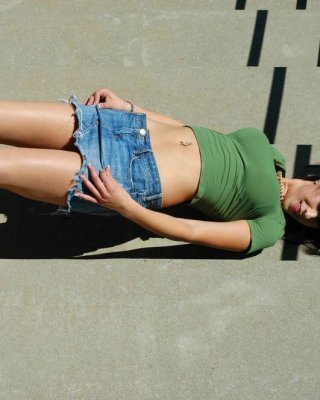 Bilder von teen amateur danielle zeigt ihren sexy Körper draußen
 #60870676