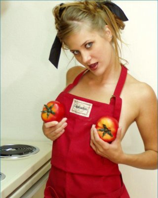 Fotos de la joven allison 19 haciendo un desastre en la cocina
 #53041450