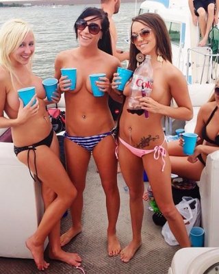 Super Hot College Girls Go Wild On Spring Break